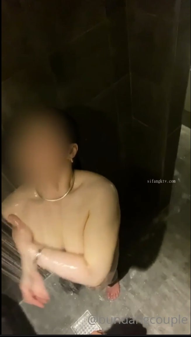BUBB-130 階段女子校生 制服のスカートの中は覗いたときエロい！って思えるのが良いに決まってる 編